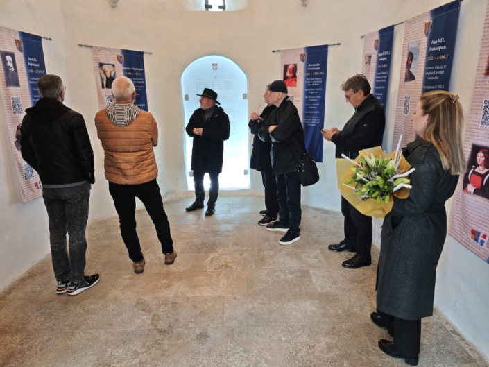 5fd46c1e-b97a-4827-b5b5-672ac7ff5cc0